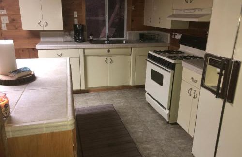 Posey House | Cozy Sequoia National Forest Cabin with Pet-Friendly Options