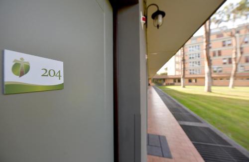 Quartiere XX Ardeatino Hotel | Discover Serafico Guesthouse: Family-Friendly Haven