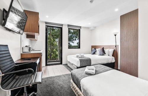 Gordon Hotel | Discover Seranin | Gordon: 5-Star Comfort with Kitchen Access