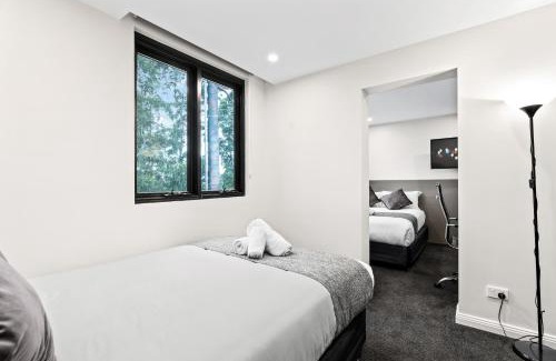 Gordon Hotel | Discover Seranin | Gordon: 5-Star Comfort with Kitchen Access