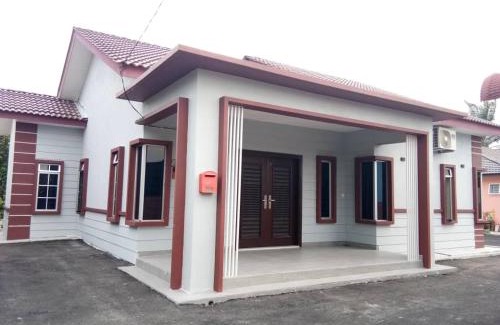 Kampung Alor Senggut House | Discover Serantau Mayang: Family-Friendly Retreat Awaits