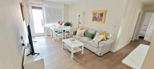 Algorta Apartment | Serantes Apartment: Family-Friendly Retreat with Terrace