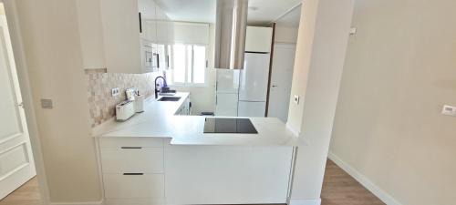 Algorta Apartment | Serantes Apartment: Family-Friendly Retreat with Terrace