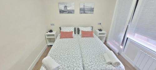 Algorta Apartment | Serantes Apartment: Family-Friendly Retreat with Terrace