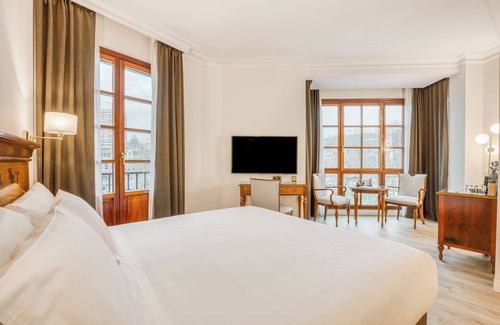 Casco Viejo Hotel | Discover Sercotel Arenal Bilbao: Spa & Family-Friendly Stay