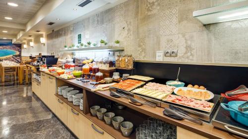 Antiguo Hotel | Pet-Friendly Sercotel Codina: Highly Rated Comfort Awaits