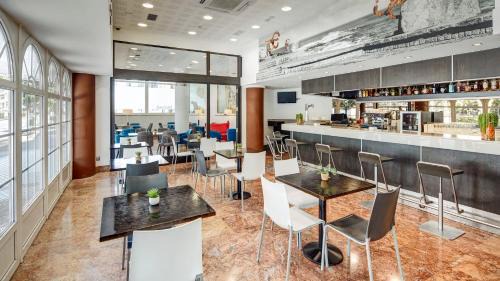 Antiguo Hotel | Pet-Friendly Sercotel Codina: Highly Rated Comfort Awaits