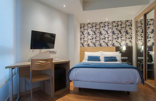 Antiguo Hotel | Pet-Friendly Sercotel Codina: Highly Rated Comfort Awaits