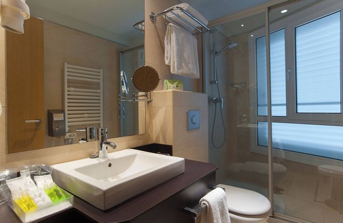 Antiguo Hotel | Discover Comfort at Sercotel Codina with Spa & Breakfast