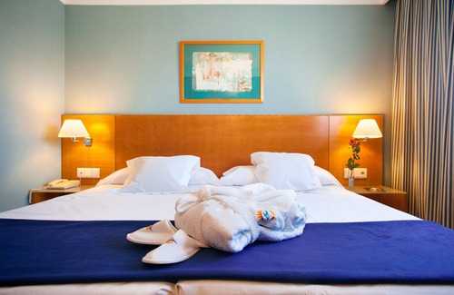 San Sebastian de los Reyes Hotel | Welcoming Globales de los Reyes Hotel with Spa & Dining