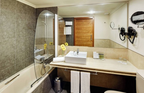 Badajoz Old Town Hotel | Elegant Sercotel Gran Hotel Zurbarán: Spa & Family-Friendly