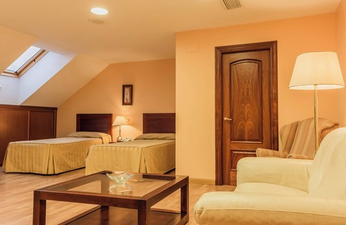 Ciudad Real Hotel | Relaxing Stay at Sercotel Guadiana with Spa & Pool Access