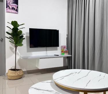 Bukit Jong Apartment | Relaxing Pool View Suite for 5-6 Guests in Seremban