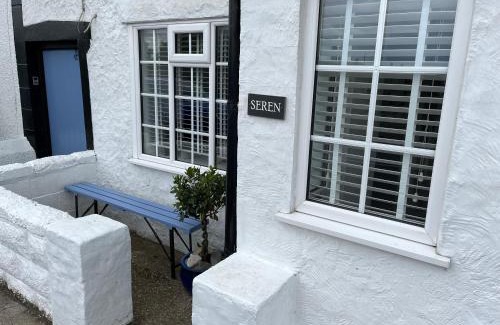 Malltraeth House | Beachfront SEREN Cottage: Family-Friendly Retreat Awaits