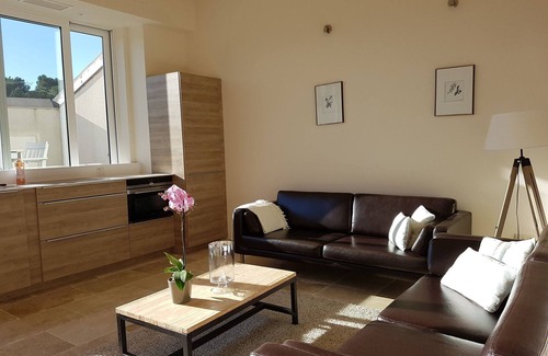 Villeseque-des-Corbieres Apartment | Relaxing Flat in Que with Jacuzzi & Pool Amenities