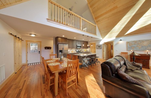 Hendersonville House | Brand New Getaway Near Pisgah & Dupont State Forests