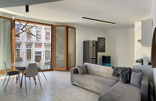 Molina Apartment | Pet-Friendly Serendipity Apartment in Venice - Guest Rated 10/10