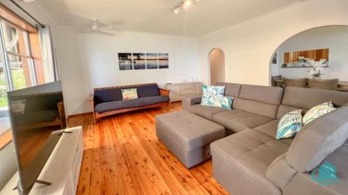 Balcolyn House | Discover Serendipity: Pet Friendly & Top-Rated Stay!