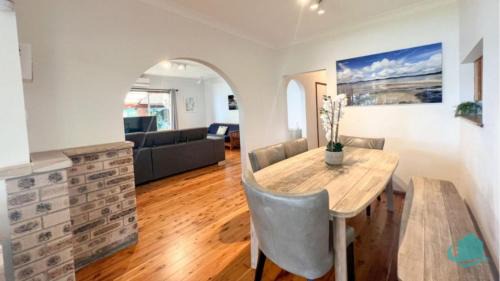 Balcolyn House | Discover Serendipity: Pet Friendly & Top-Rated Stay!