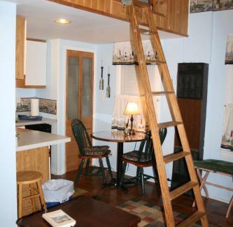 Saugatuck Bed & Breakfast | Cozy Serendipity Bed and Breakfast - Rated 9/10 by Guests