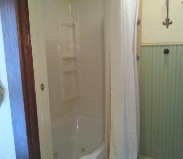 Saugatuck Bed & Breakfast | Cozy Serendipity Bed and Breakfast - Rated 9/10 by Guests