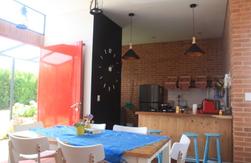 Tabio House | Cozy Serendipity Cottage: Pet & Child Friendly Retreat