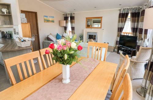 Narberth Cottage | Pet-Friendly Serendipity with Garden in Kilgetty