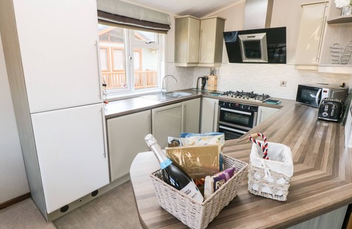 Narberth Cottage | Pet-Friendly Serendipity with Garden in Kilgetty