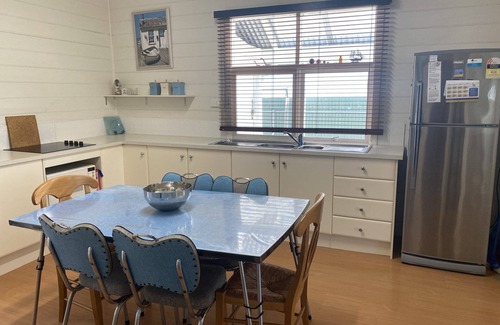Rivoli Bay House | Serendipity Holiday Cottage: Beach Access in 60 Seconds!