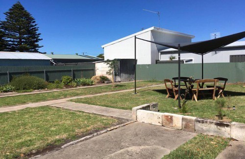 Rivoli Bay House | Serendipity Holiday Cottage: Beach Access in 60 Seconds!