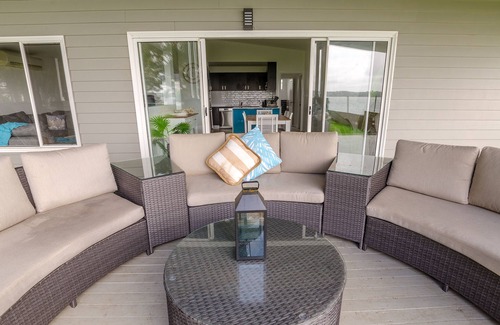 Lake Macquarie City Council House | Discover Serendipity Lake House: Breathtaking Water Views