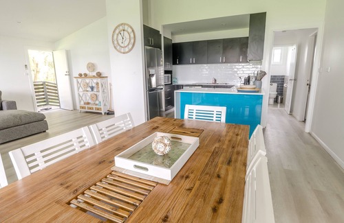 Lake Macquarie City Council House | Discover Serendipity Lake House: Breathtaking Water Views