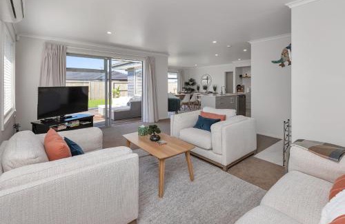 One Tree Point House | Serendipity - One Tree Point Holiday Home