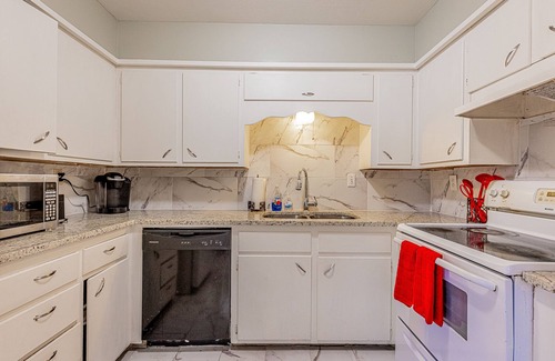 Sherman House | Pet-Friendly Retreat at Serendipity Sherman Duplex
