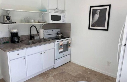 Castro Valley House | Cozy 1 Bedroom Cottage with Breakfast and Free Laundry