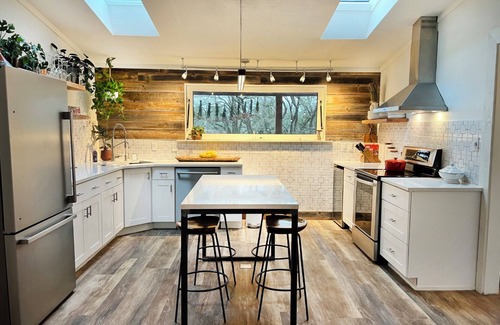 Driftwood House | Serene 11-acre retreat in Driftwood, Texas at the threshold of the Hill Country.