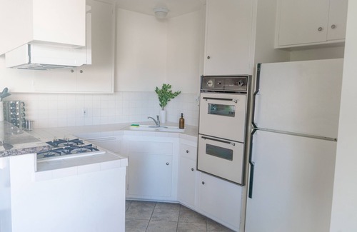 El Segundo Apartment | Serene Oceanfront Escape: Guest Rated 10/10 Experience