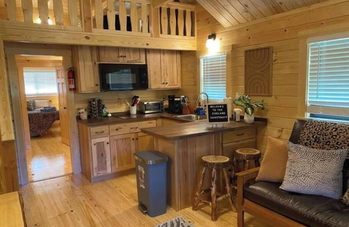 Asheboro House | Tranquil 1BR Cabin with Loft & Waterview near NC Zoo