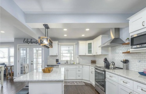Saint Johns House | Serene 2-bedroom house on Indian lake