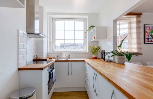 Homerton Apartment | Serene 2BD Flat, Heart of East London!