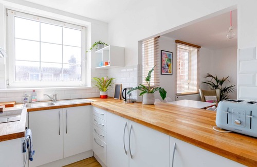 Homerton Apartment | Serene 2BD Flat, Heart of East London!
