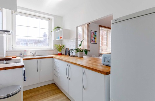 Homerton Apartment | Serene 2BD Flat, Heart of East London!