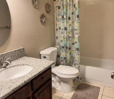 Fresno Apartment | Cozy 2-Bed Condo with Parking Ideal for Families
