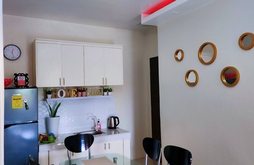 Jaro House | Tranquil 2BR Retreat with Private Pool and Breakfast