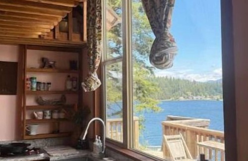 Sagle Cabin | Serene 3-bedroom cabin in Sagle