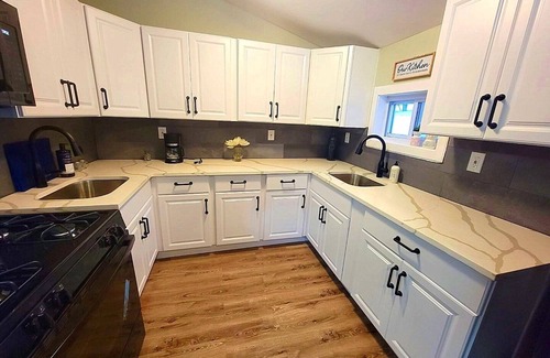 Hurleyville House | Inviting House with Secluded Dome, Hot Tub & Spa Retreat