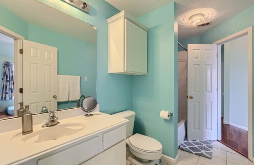 Stone Canyon House | Inviting 3BR Scandinavian Retreat with Breakfast Included
