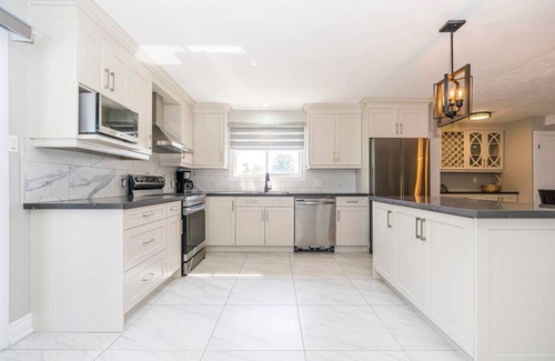 Georgina House | Relaxing 4BR House with Hot Tub and Lake Access