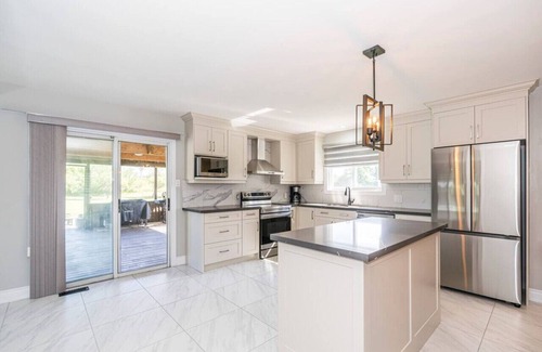 Georgina House | Relaxing 4BR House with Hot Tub and Lake Access