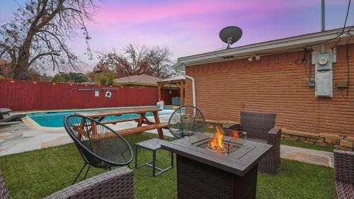 Irving House | Ideal 5BR Retreat with Pool, Fire Pit & Jacuzzi for Families